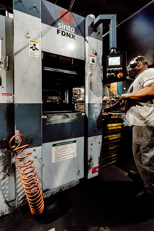 ERMAK technician working the Sinto FDNX at Ermak Foundry